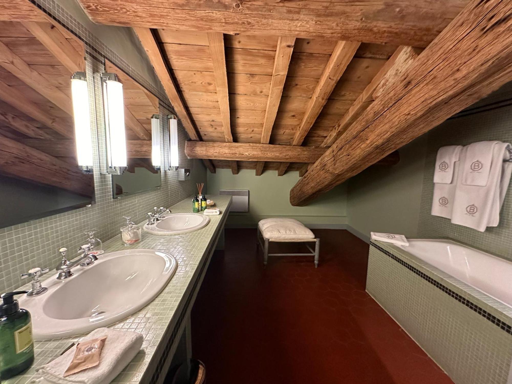Le Mas De Peint - Hotel Et Restaurant Arles Room photo