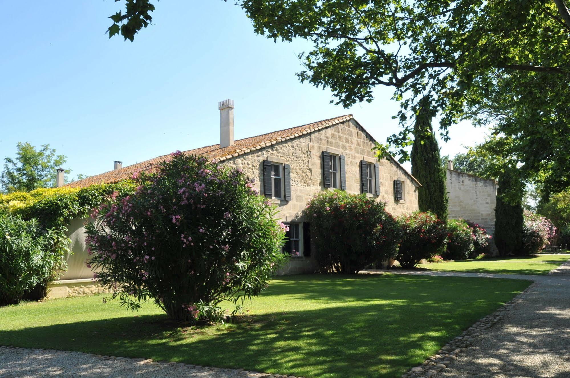 Le Mas De Peint - Hotel Et Restaurant Arles Exterior photo